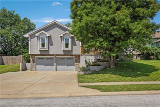 906 Pine Crest Avenue, Kearney, MO 64060