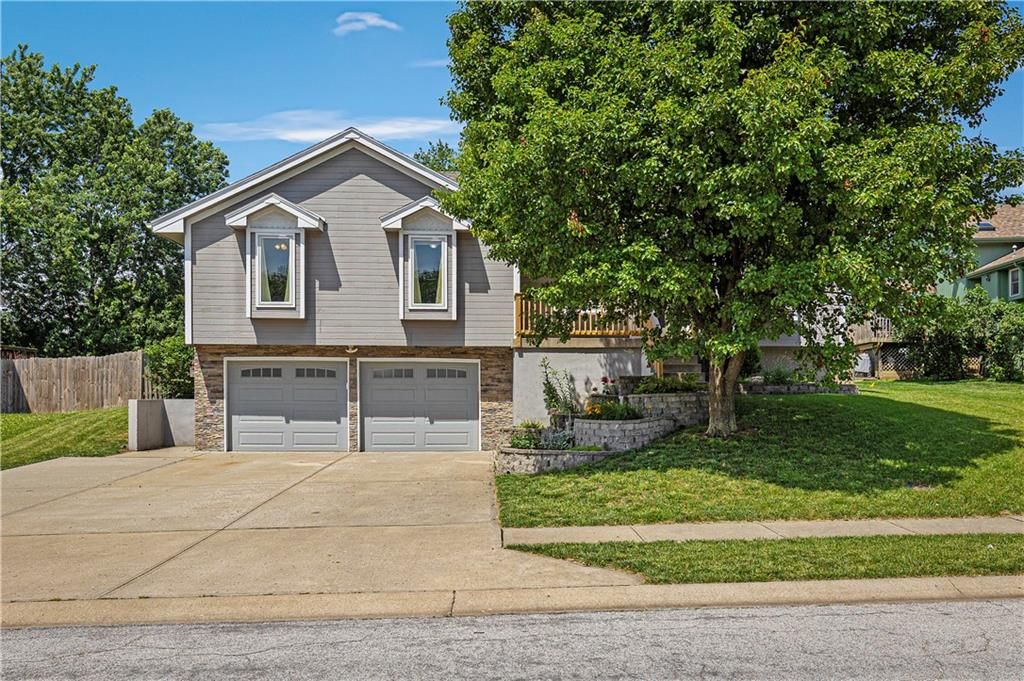 906 Pine Crest Avenue, Kearney, MO 64060