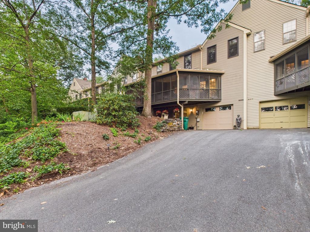 1124 PEGGY DR, Hummelstown, PA 17036