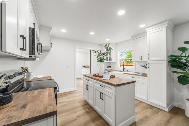 24 Lawrence Ave, Antioch, CA 94509