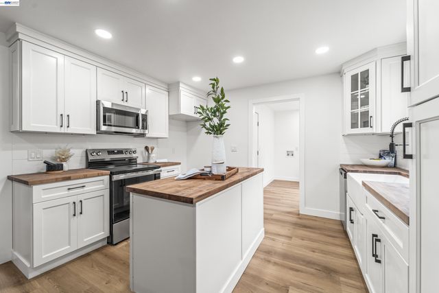 24 Lawrence Ave, Antioch, CA 94509