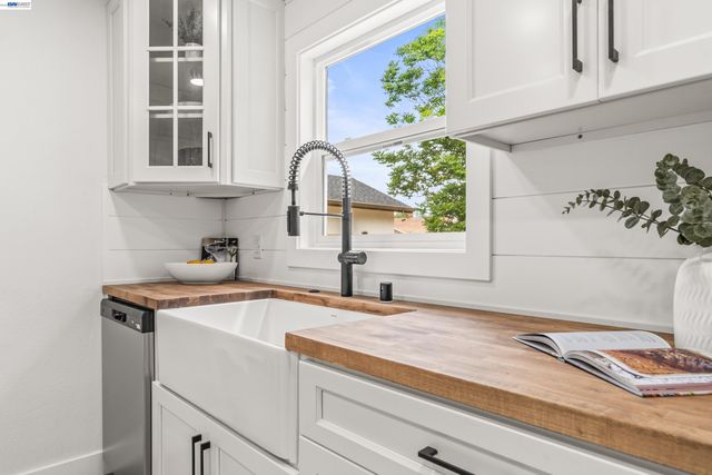 24 Lawrence Ave, Antioch, CA 94509