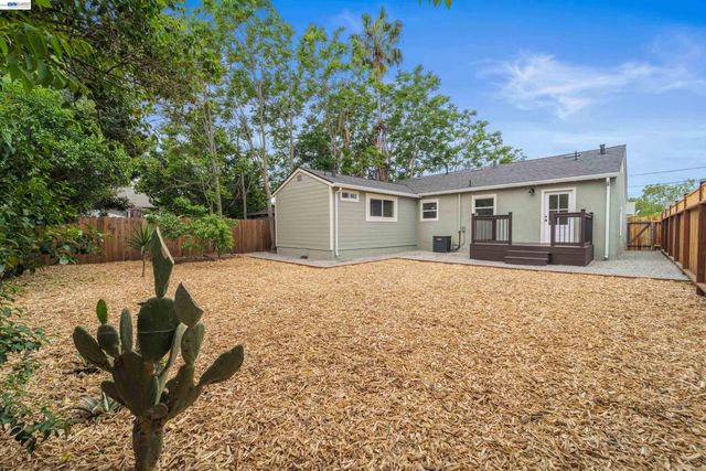 24 Lawrence Ave, Antioch, CA 94509