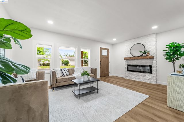 24 Lawrence Ave, Antioch, CA 94509