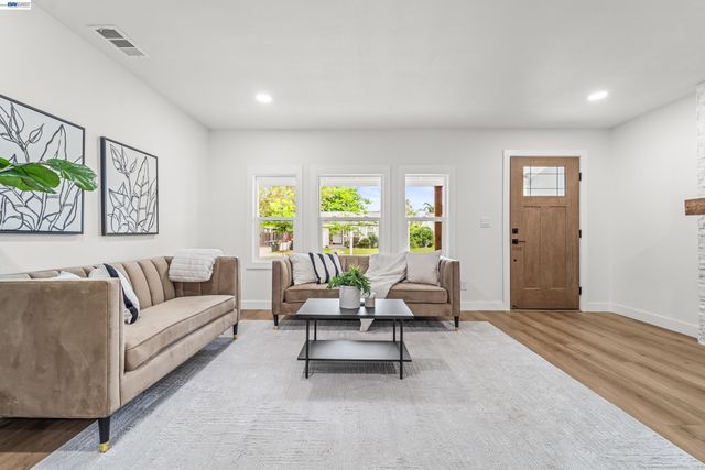 24 Lawrence Ave, Antioch, CA 94509