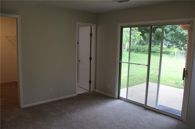 403 NW Highland Lane, Blue Springs, MO 64014