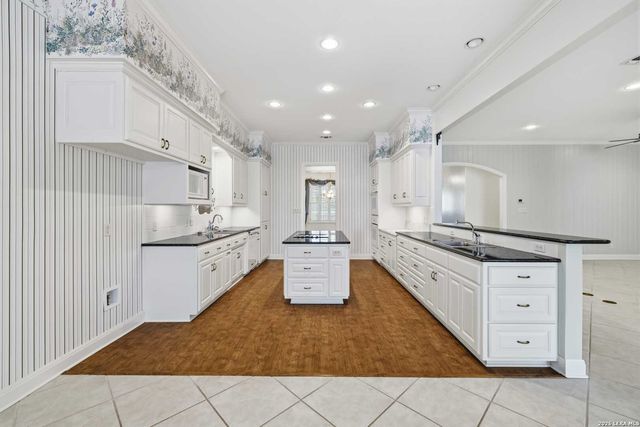 1464 Saddle Club Dr, Kerrville, TX 78028