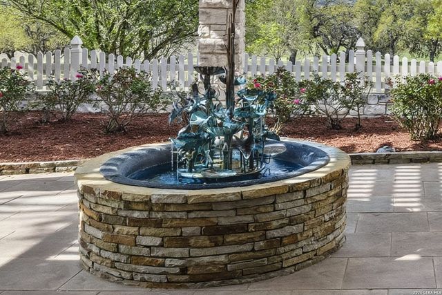1464 Saddle Club Dr, Kerrville, TX 78028