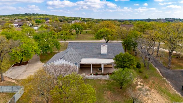 1464 Saddle Club Dr, Kerrville, TX 78028