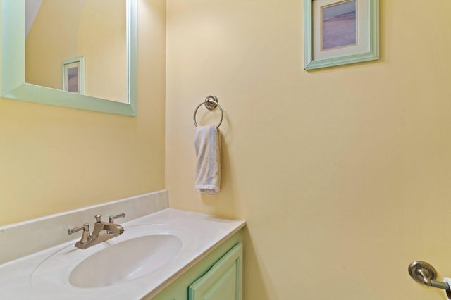 834 LEE LN, Enola, PA 17025