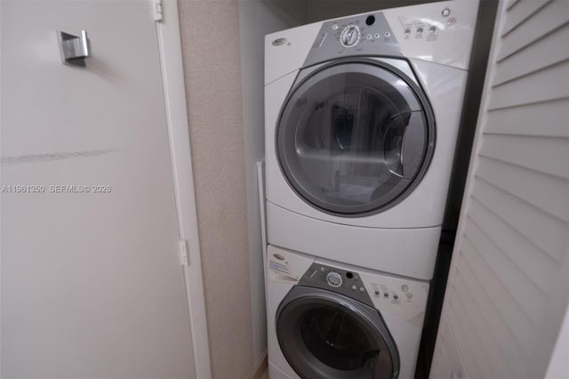 1000 W Island Blvd 2812, Aventura, FL 33160