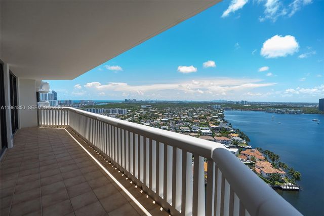 1000 W Island Blvd 2812, Aventura, FL 33160