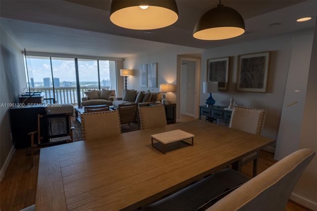 1000 W Island Blvd 2812, Aventura, FL 33160