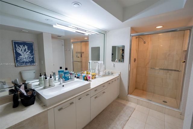 1000 W Island Blvd 2812, Aventura, FL 33160