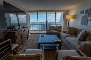 1000 W Island Blvd 2812, Aventura, FL 33160