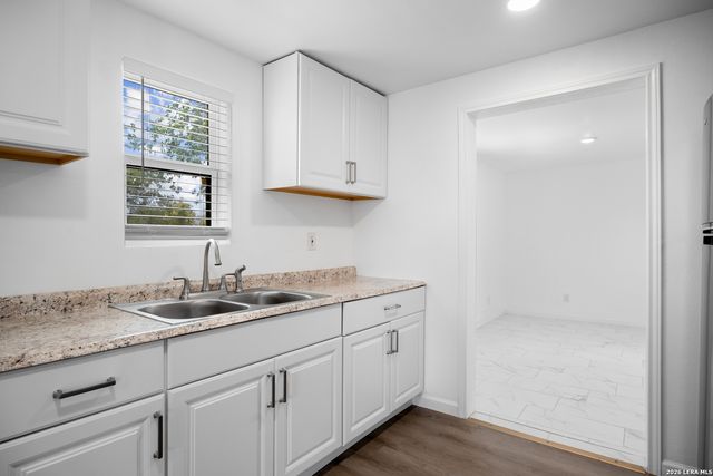 8701 County Road 128, Floresville, TX 78114