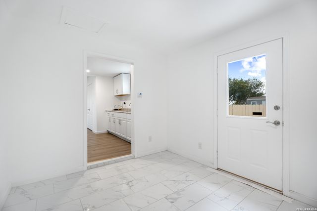 8701 County Road 128, Floresville, TX 78114
