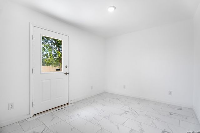 8701 County Road 128, Floresville, TX 78114