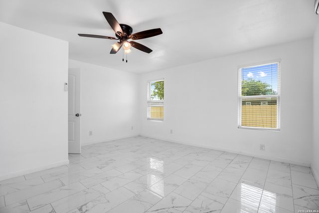 8701 County Road 128, Floresville, TX 78114
