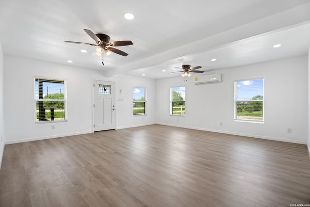 8701 County Road 128, Floresville, TX 78114