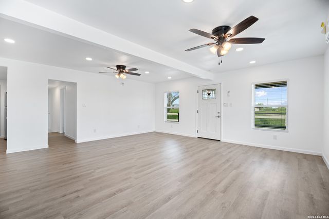 8701 County Road 128, Floresville, TX 78114