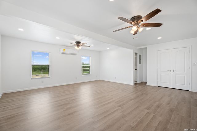 8701 County Road 128, Floresville, TX 78114