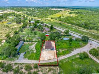 8701 County Road 128, Floresville, TX 78114