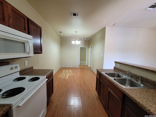 10911 Baltic Dr Unit 202, San Antonio, TX 78213