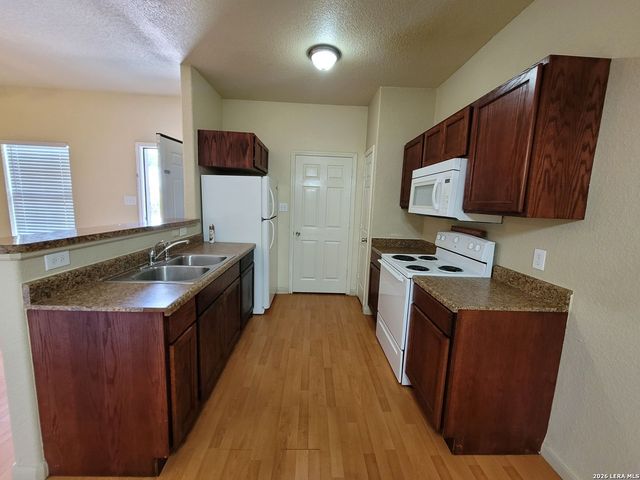 10911 Baltic Dr Unit 202, San Antonio, TX 78213
