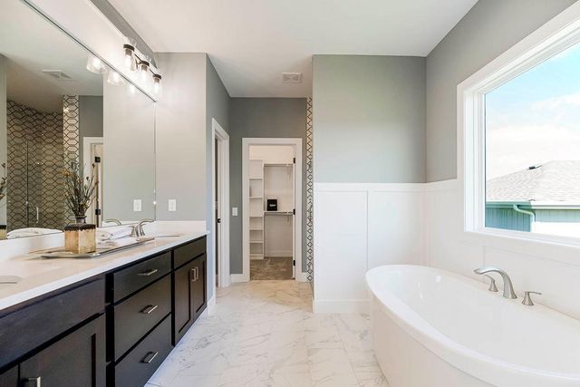 12542 S Hedge Court, Olathe, KS 66061