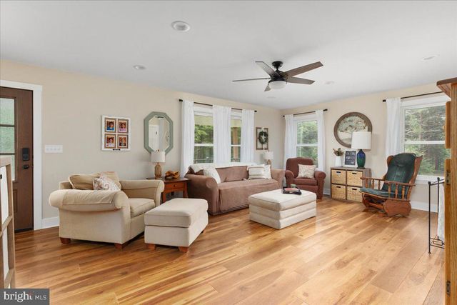 243 VESPER, Cross Junction, VA 22625