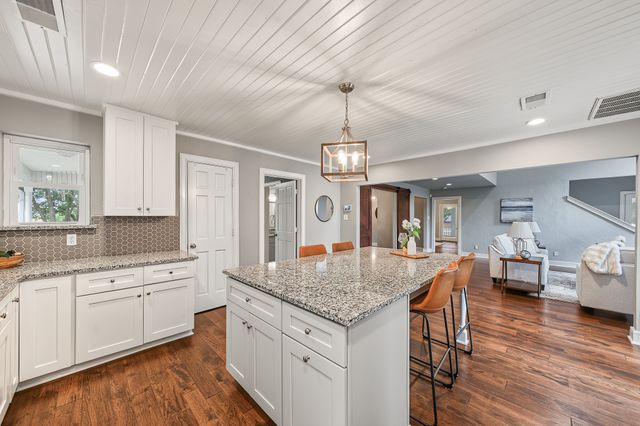 901 Pioneer Circle W, Argyle, TX 76226