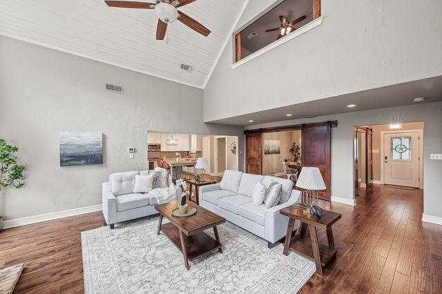 901 Pioneer Circle W, Argyle, TX 76226