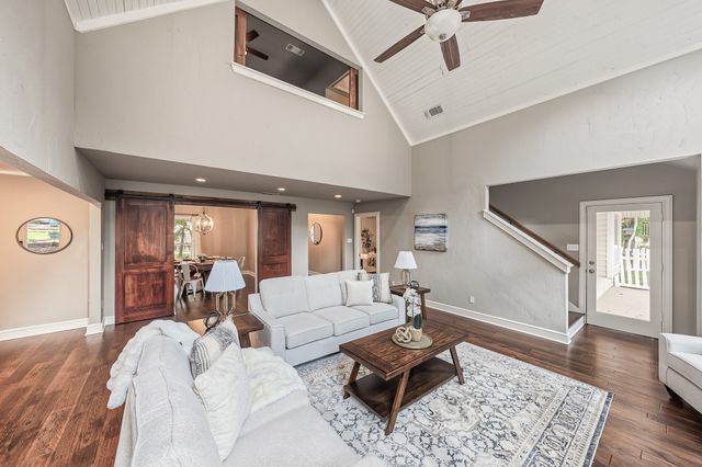 901 Pioneer Circle W, Argyle, TX 76226