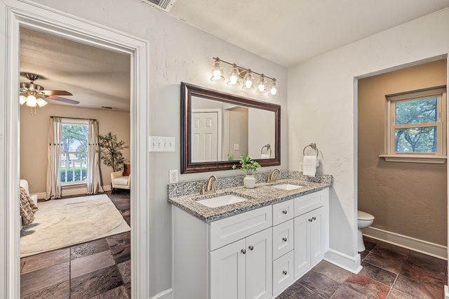 901 Pioneer Circle W, Argyle, TX 76226