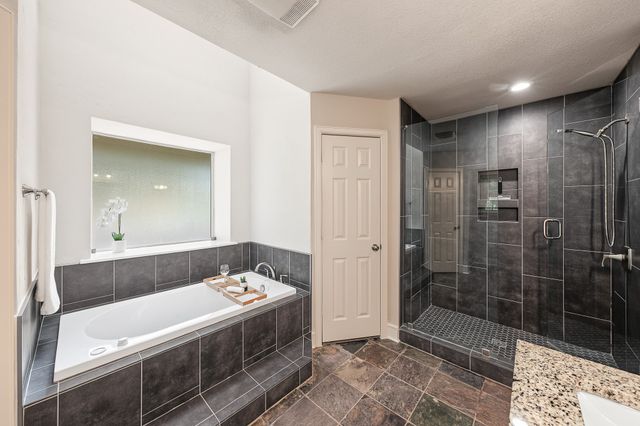 901 Pioneer Circle W, Argyle, TX 76226