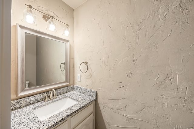 901 Pioneer Circle W, Argyle, TX 76226