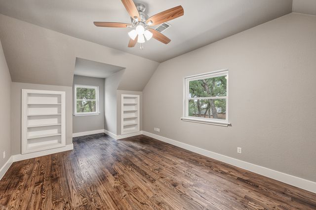 901 Pioneer Circle W, Argyle, TX 76226