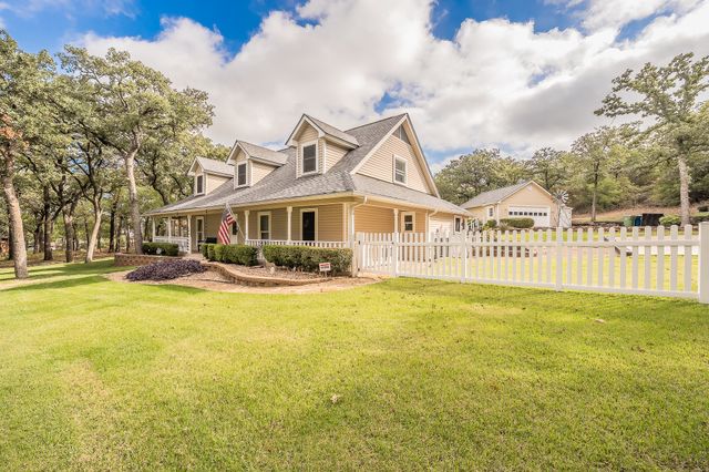 901 Pioneer Circle W, Argyle, TX 76226