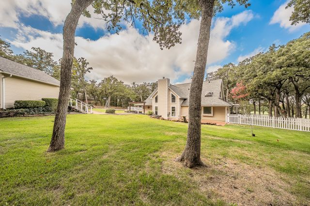 901 Pioneer Circle W, Argyle, TX 76226