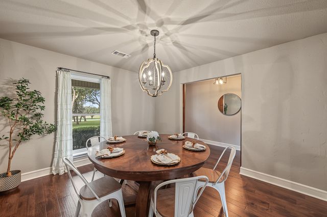 901 Pioneer Circle W, Argyle, TX 76226