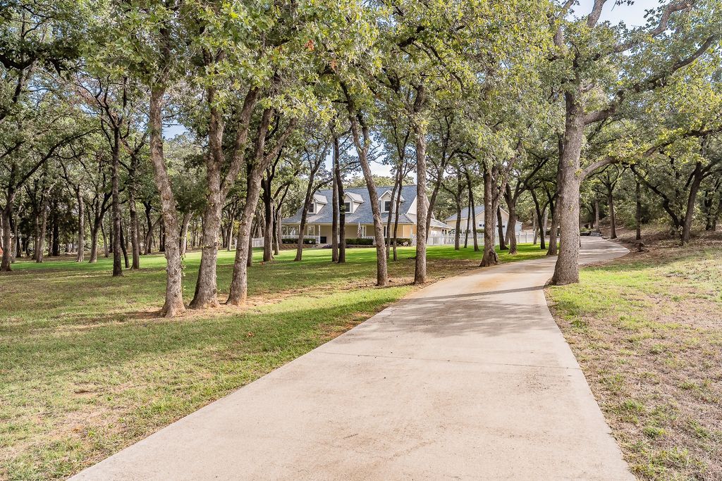 901 Pioneer Circle W, Argyle, TX 76226 — exterior