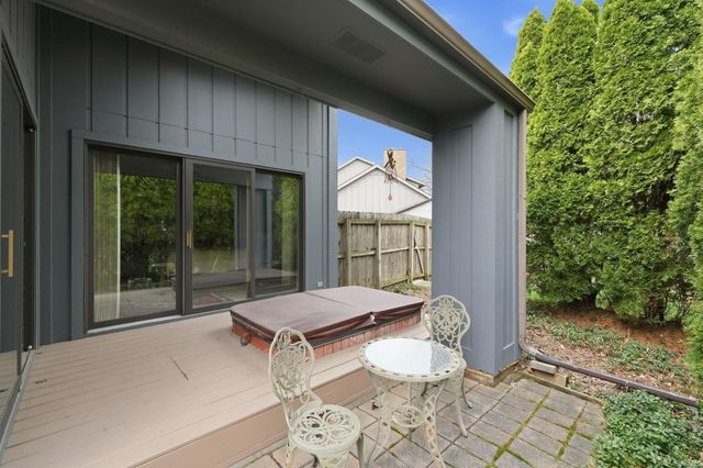 818 Columbine Circle, Auburn, IN 46706