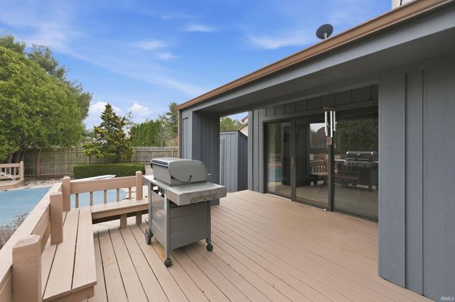 818 Columbine Circle, Auburn, IN 46706