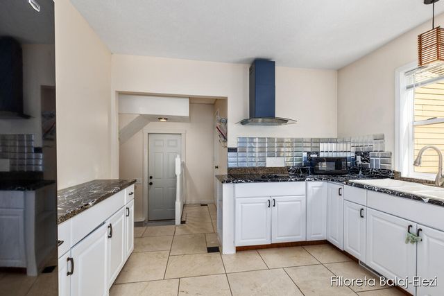 104 Colrain Street, Grand Rapids, MI 49548