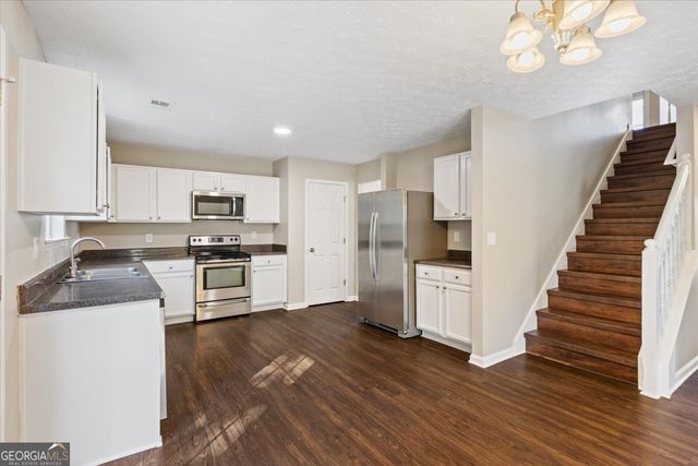 221 Millstone Drive, Hampton, GA 30228