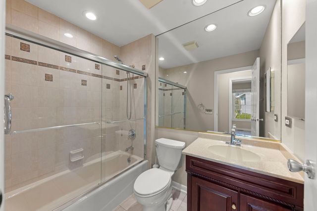 253 Arbor Lane, Bloomingdale, IL 60108