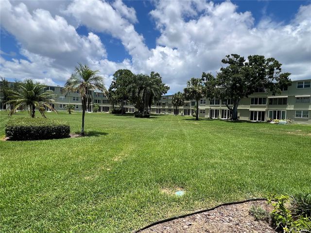 4890 BAY STREET NE 127, St Petersburg, FL 33703