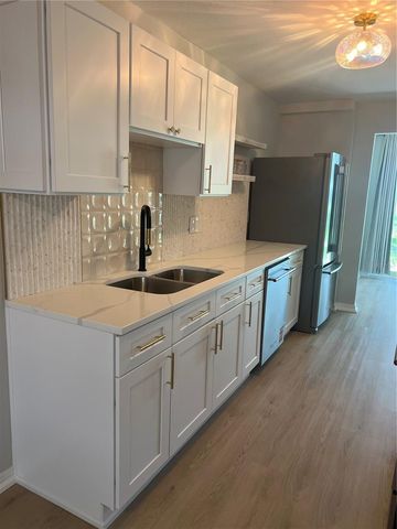 4890 BAY STREET NE 127, St Petersburg, FL 33703