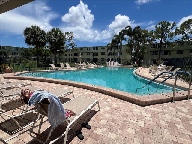 4890 BAY STREET NE 127, St Petersburg, FL 33703